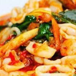 พริกแกงทะเลราดข้าว