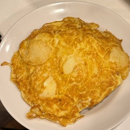 ไข่เจียวเต้าหู้ไข่ ใส่ไข่ 2 ฟอง ( เต้าหู้ )