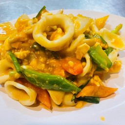 ปลาหมึกผัดไข่เค็ม