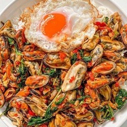 กะเพราหอยแมลงภู่+ไข่ดาว