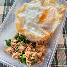 ข้าวกะเพรา ไข่ดาว