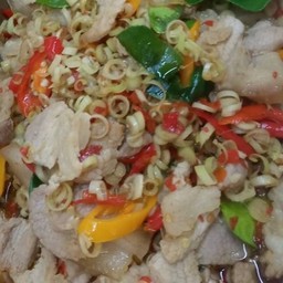 56.หมูสามชั้นผัดตะไคร้