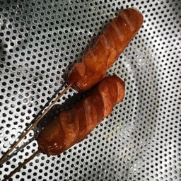 ฮอทดอกรมควันหนังกรอบ ทอด