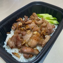 ข้าวหมูทอดกระเทียม