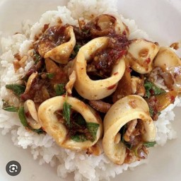 กระเพราปลาหมึก(ราดข้าว)