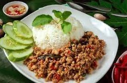 ผัดกระเพราเนื้อราดข้าว