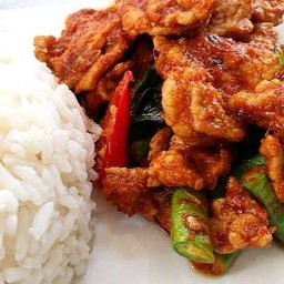 ผัดพริกแกง