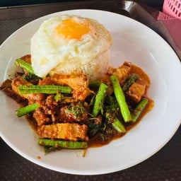 ข้าวพริกแกงหมูกรอบ