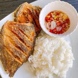 ข้าวปลาสลิดทอด