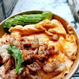 ข้าวไข่ข้น หน้าหมูกระเทียม