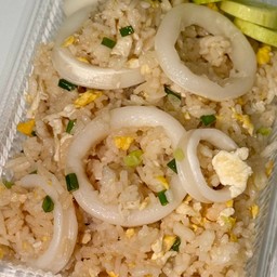ข้าวผัดปลาหมึก