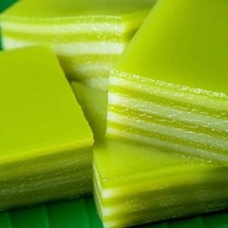 ขนมชั้นใบเตยหวานน้อย