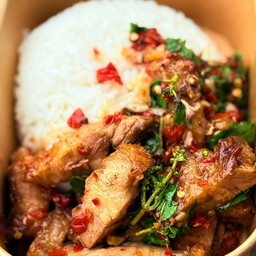 ข้าวกระเพราหมูกรอบหน้าแน่น