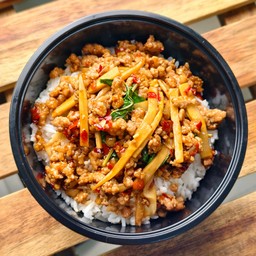 กะเพราหน่อไม้หมูสับ