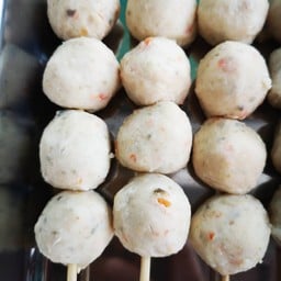 ลูกชิ้นไก่ผสมสาหร่าย นึ่ง