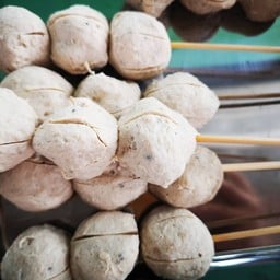 ลูกชิ้นหมู จัมโบ้ นึ่ง