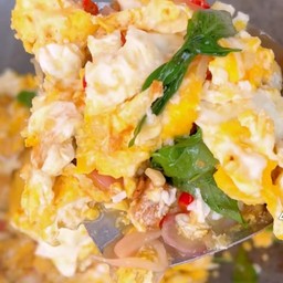 ข้าวไข่ขยี้สมุนไพร