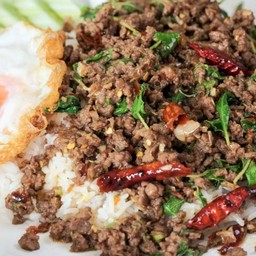 กระเพราเนื้อสับพริกแห้ง