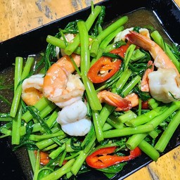 ผัดผักบุ้งกุ้งสด