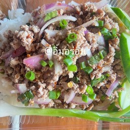 ข้าวลาบหมูสับฟรีไข่ดาว