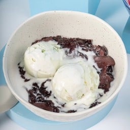 ไอศกรีมกะทิรวมมิตร + ขนมไทย