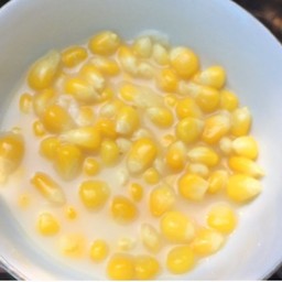 ข้าวโพดคลุกเนยน้ำตาลนม