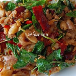 ข้าวกะเพราไก่(เนื้อน่อง)ฟรีไข่ดาว