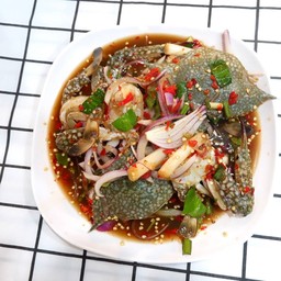 ยำปูม้าสด