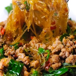 ข้าวกะเพราวุ้นเส้นหมูสับ