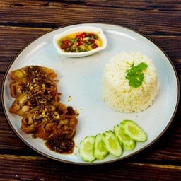 ข้าวไก่ทอดกระเทียมพริกไทย