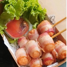 เบคอนผัดไส้กรอก กับข้าว