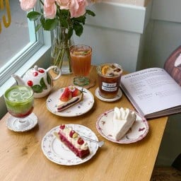 CHERIE PATISSERIE (เชรี ปาติสเซอร์รี | ขนมโฮมเมทและกาแฟ อารีย์) เชรี ปาติสเซอร์รี