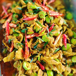 ผัดพริกไก่ใส่สตอ(ช่วงนี้อาจจะไม่มีสตอนะคะ)