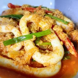 ปลาหมึกผัดผงกะหรี่