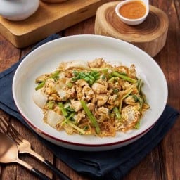 ก๋วยเตี๋ยวสุโขทัยแม่บุญรอด เอกมัย