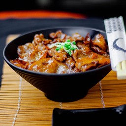 ข้าวหมูทูโทนย่างซอส (หมูสามชั้น+สันคอ)