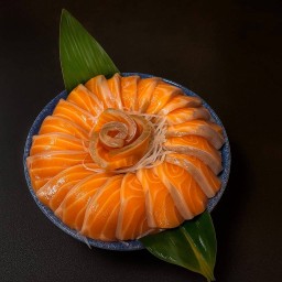 Salmon sashimi 300 g. แถมน้ำจิ้มซีฟู้ด