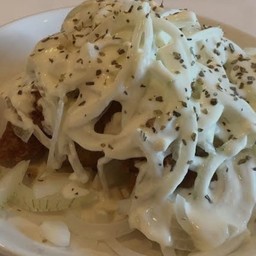 ข้าวไก่กรอบซอสซาวครีมหัวหอม