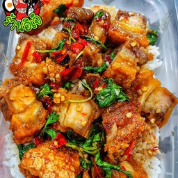 ข้าวผัดกะเพราหมูกรอบ