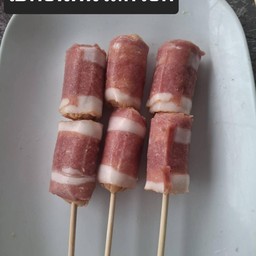 เบคอนพันไส้กรอก