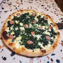 ผักโขมและไส้กรอก