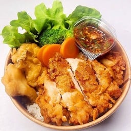 ข้าวไก่ทอดน้ำจิ้มแจ่ว