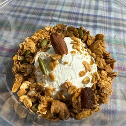 กรีกโยเกิร์ต กราโนร่า 1 สกู๊ป