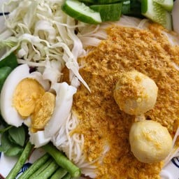 ขนมจีนน้ำยากะทิใต้ เผ็ดร้อนเครื่องใต้
