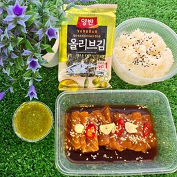 เซ็ทข้าวหน้าปลาแซลมอนดองซีอิ้ว