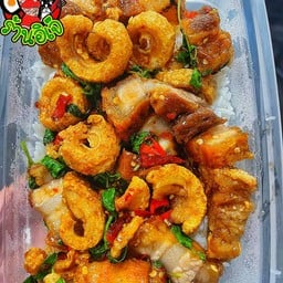ข้าวผัดกะเพราหมูกรอบ+กากหมู