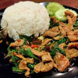 กระเพราหมูชิ้น