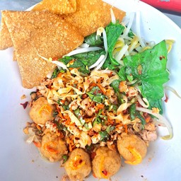 บะหมี่ลูกชิ้นกุ้งต้มยำ