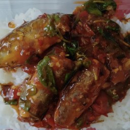 ข้าวกระเพราปลากระป๋อง