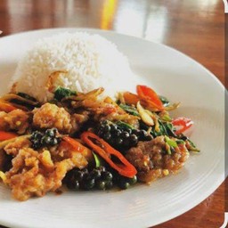ผัดฉ่าปลากะพงราดข้าว